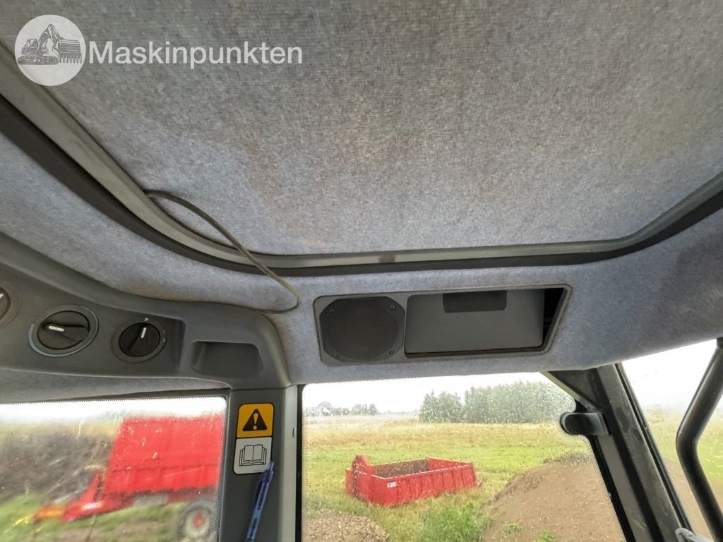 Трактор New Holland 8560: фото 35