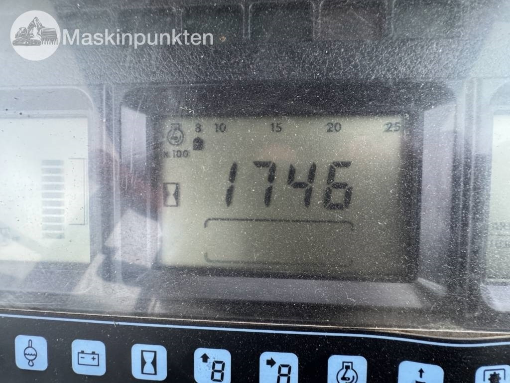 Трактор New Holland 8560: фото 40