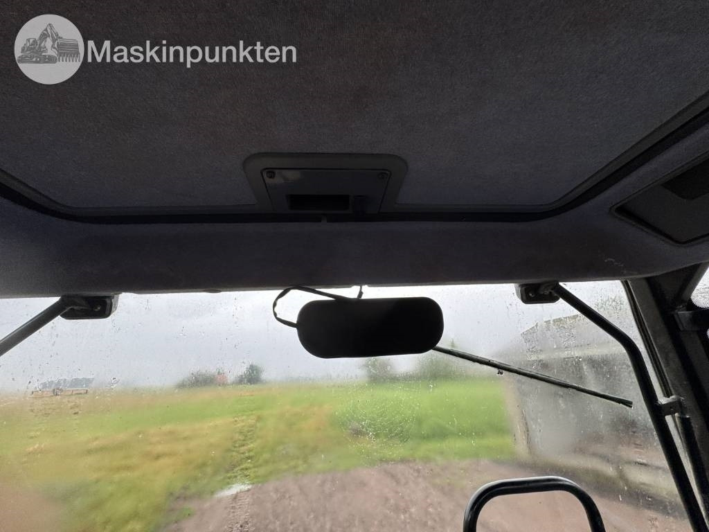 Трактор New Holland 8560: фото 36