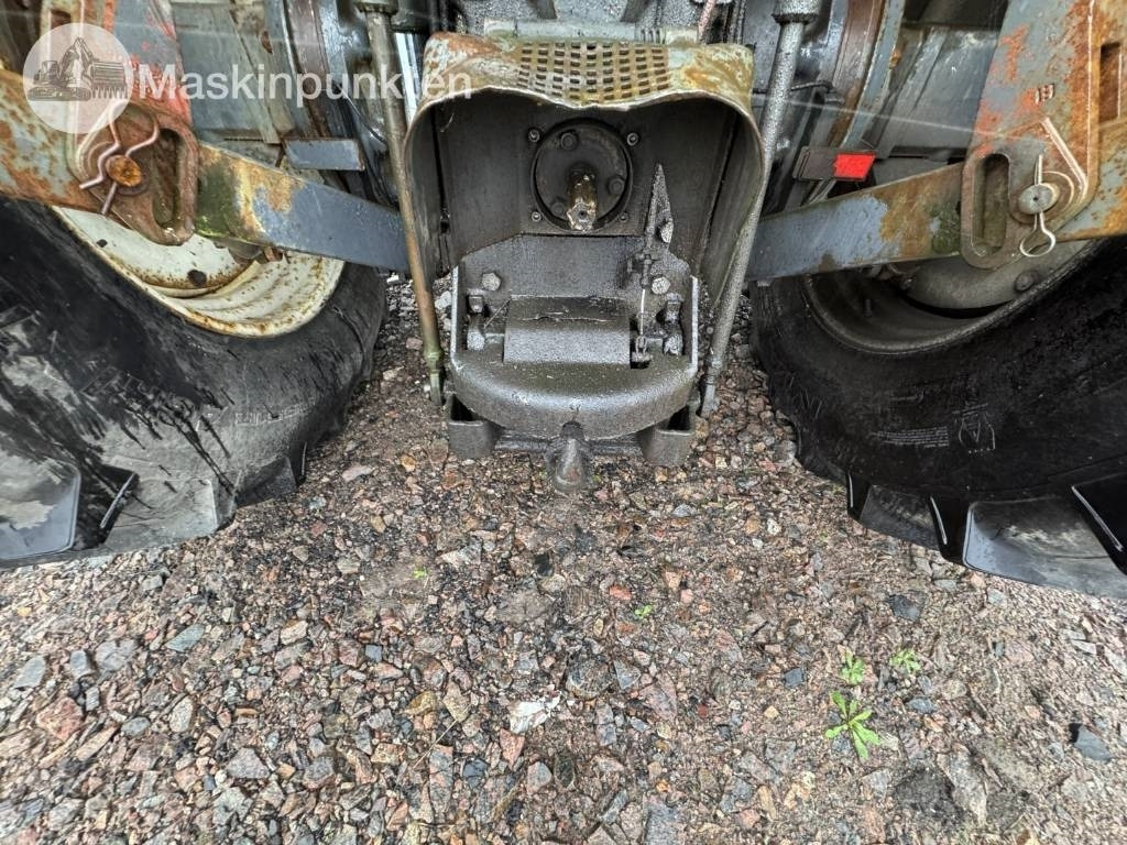 Трактор New Holland 8560: фото 9