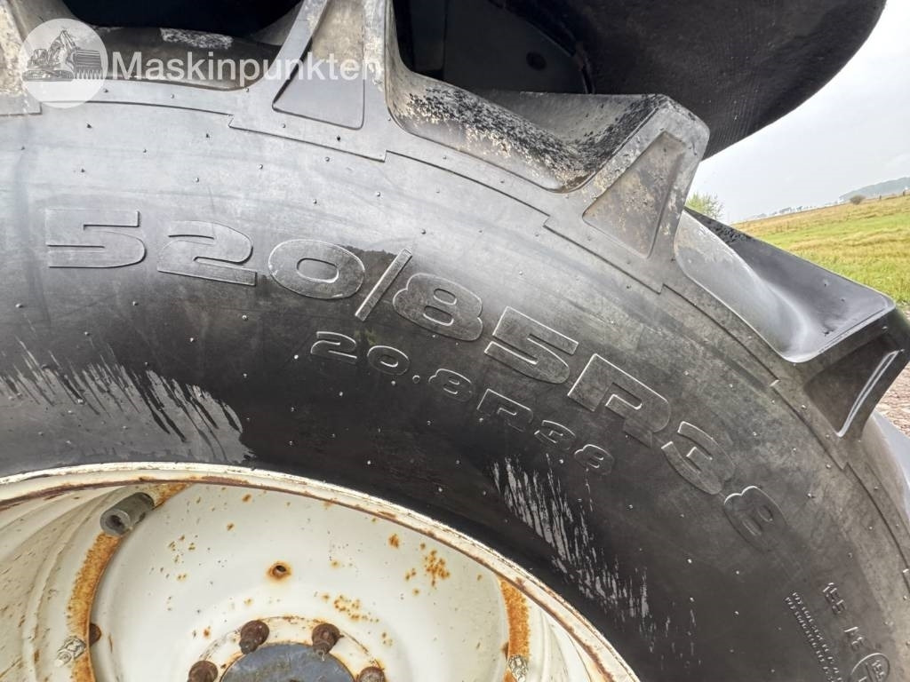 Трактор New Holland 8560: фото 6