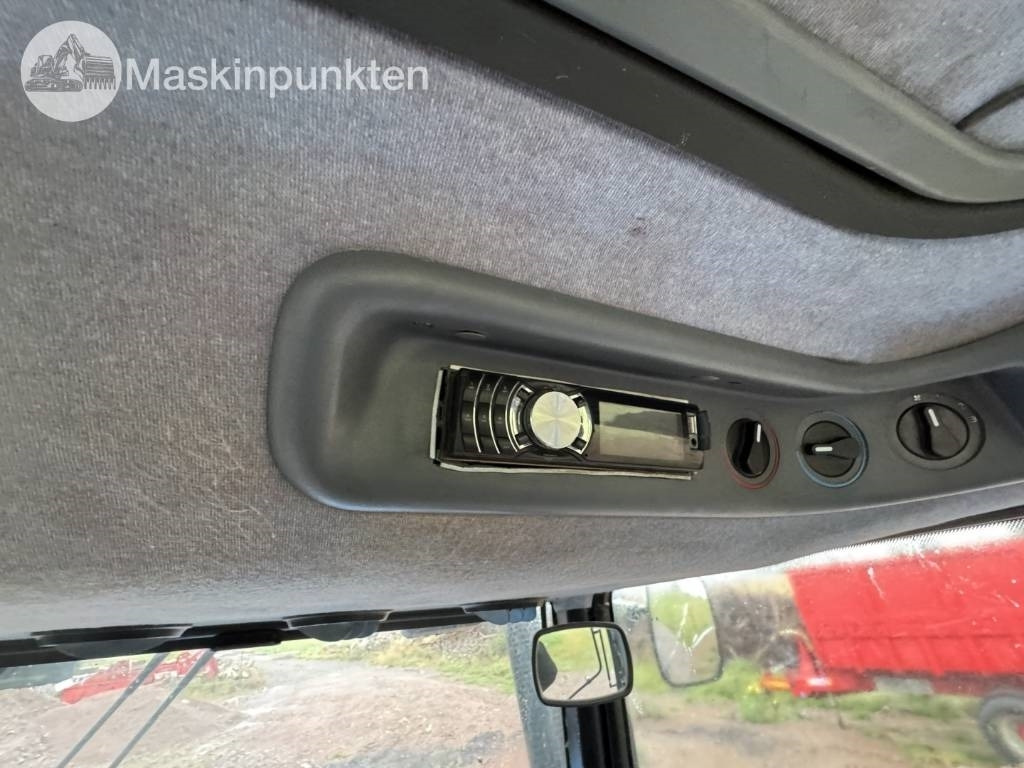 Трактор New Holland 8560: фото 34