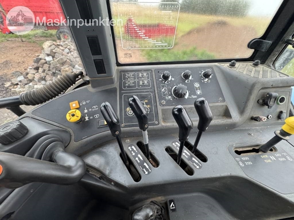 Трактор New Holland 8560: фото 32