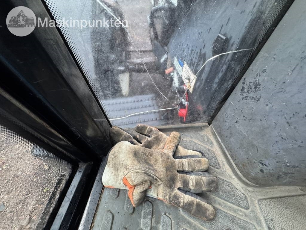 Трактор New Holland 8560: фото 28