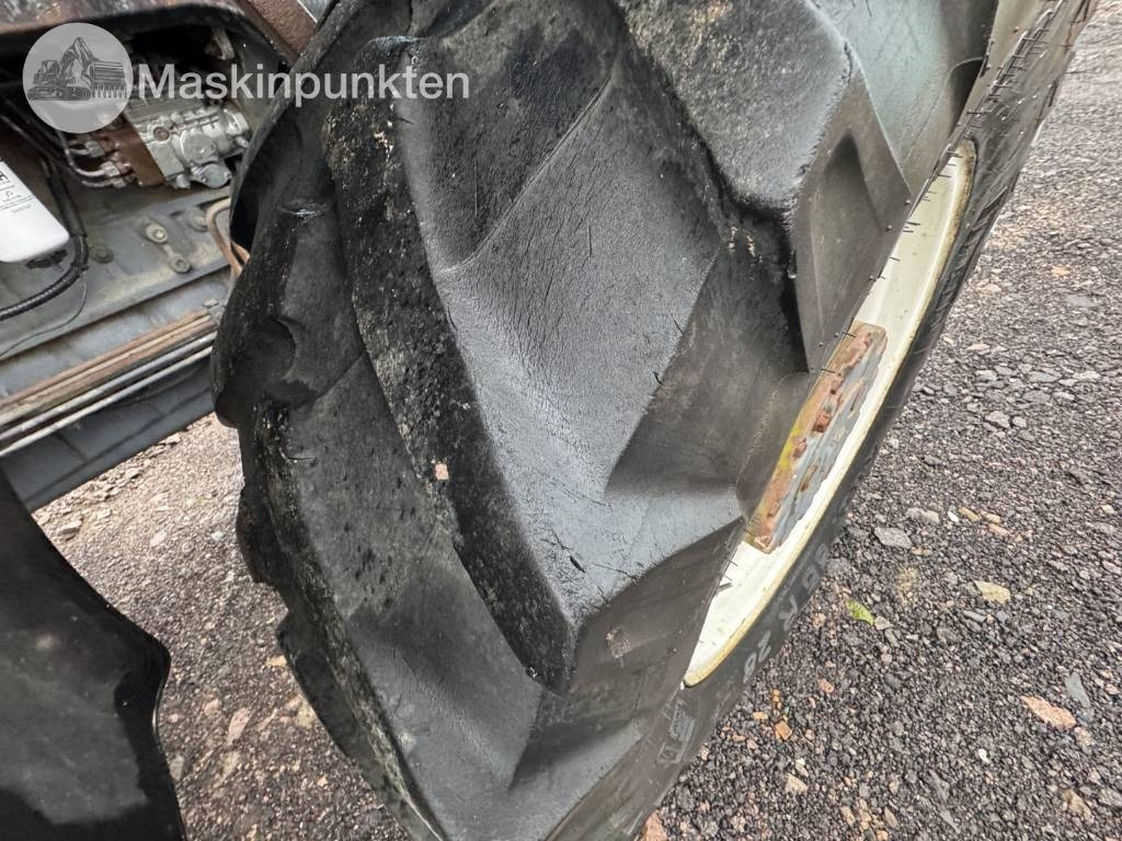 Трактор New Holland 8560: фото 15