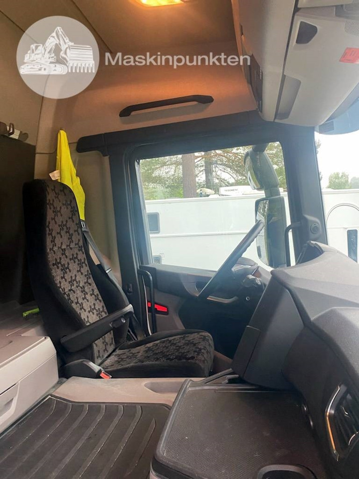 Вантажівка з закритим кузовом Scania P 250: фото 40