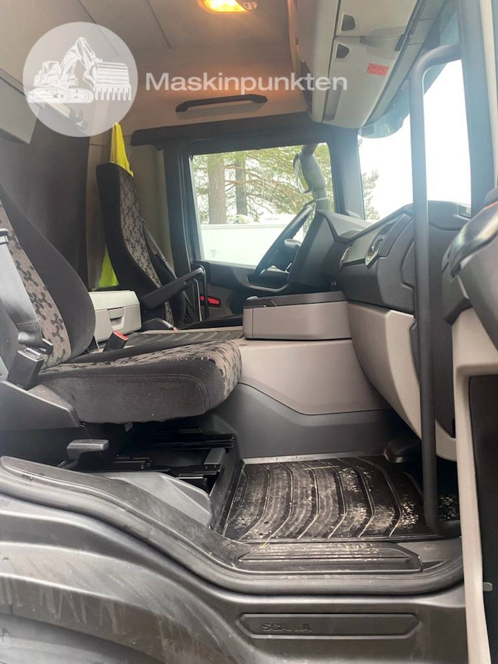 Вантажівка з закритим кузовом Scania P 250: фото 39