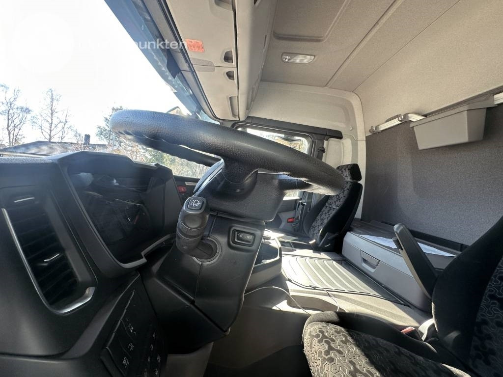 Вантажівка з закритим кузовом Scania P 250: фото 23