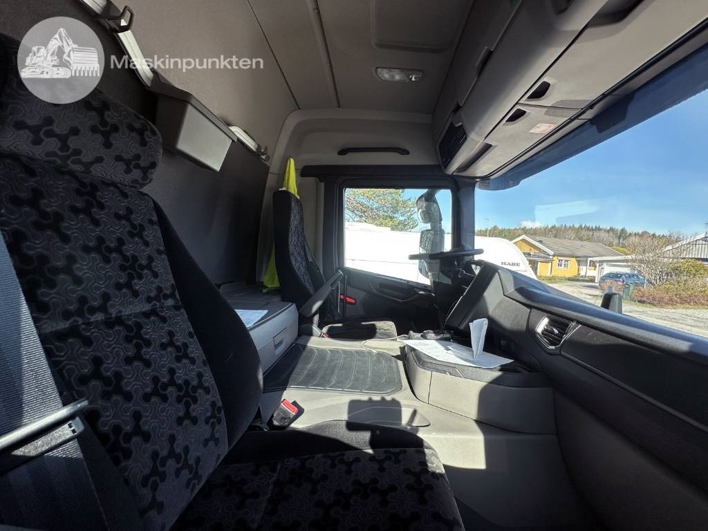 Вантажівка з закритим кузовом Scania P 250: фото 19