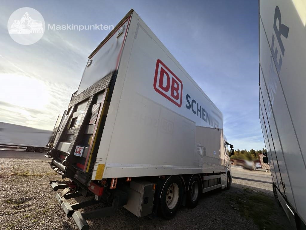 Scania R 580 - Вантажівка з закритим кузовом: фото 5 Scania R 580 - Вантажівка з закритим кузовом: фото 5