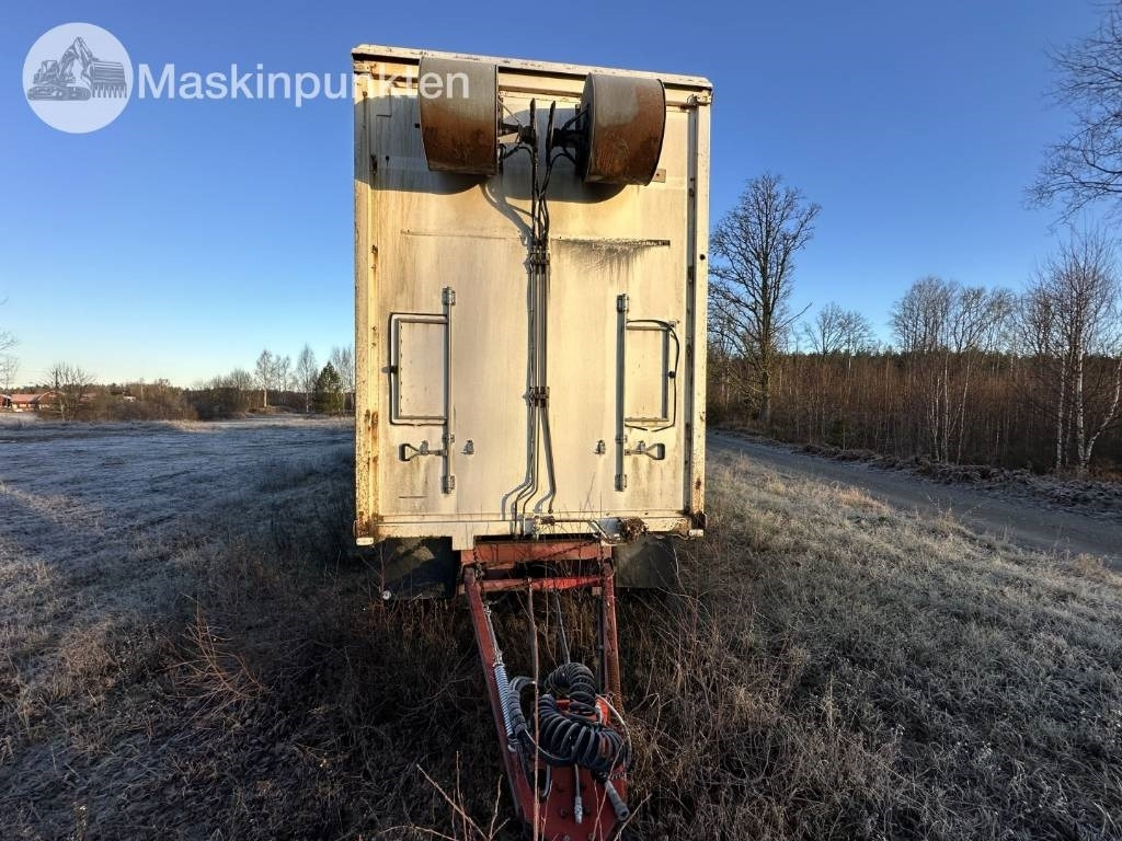 Skåpsläp med hydrauliskt öppningsbar sida - Закритий кузов причіп: фото 2 Skåpsläp med hydrauliskt öppningsbar sida - Закритий кузов причіп: фото 2