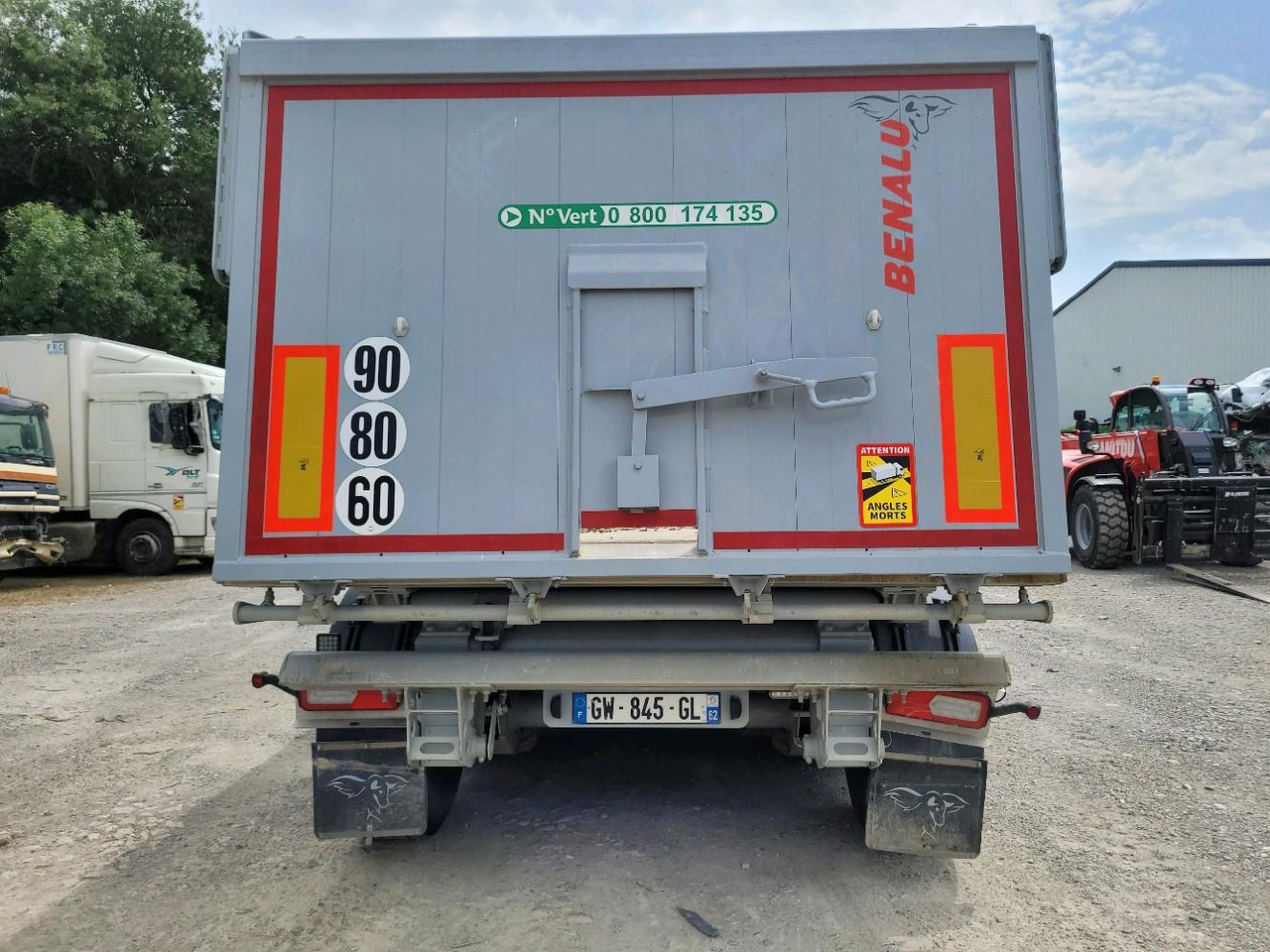 BENALU BENNE C39 3 ESSIEUX - Самоскид напівпричіп: фото 4 BENALU BENNE C39 3 ESSIEUX - Самоскид напівпричіп: фото 4