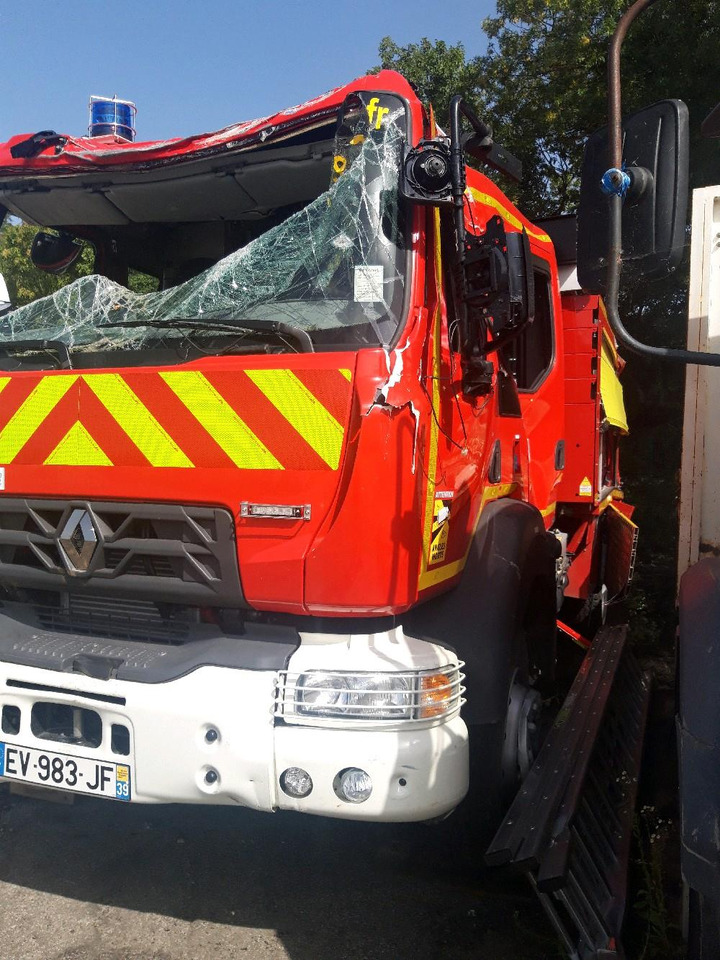 RENAULT D 4X4 TOUT-TERRAIN INCENDIE - Пожежна машина: фото 1 RENAULT D 4X4 TOUT-TERRAIN INCENDIE - Пожежна машина: фото 1