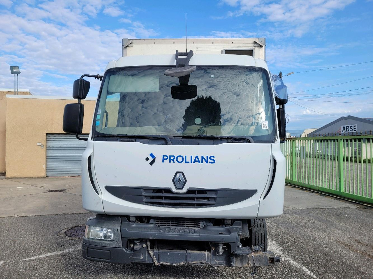 RENAULT MIDLUM 180 DXL - Вантажівка з закритим кузовом: фото 2 RENAULT MIDLUM 180 DXL - Вантажівка з закритим кузовом: фото 2