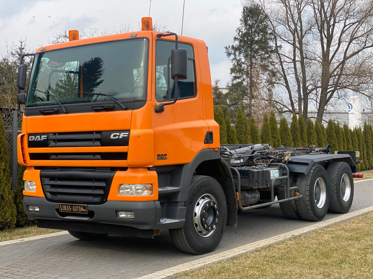 DAF CF 85.340 6X4 MANUAL GEARBOX - Гаковий мультиліфт вантажівка: фото 1 DAF CF 85.340 6X4 MANUAL GEARBOX - Гаковий мультиліфт вантажівка: фото 1