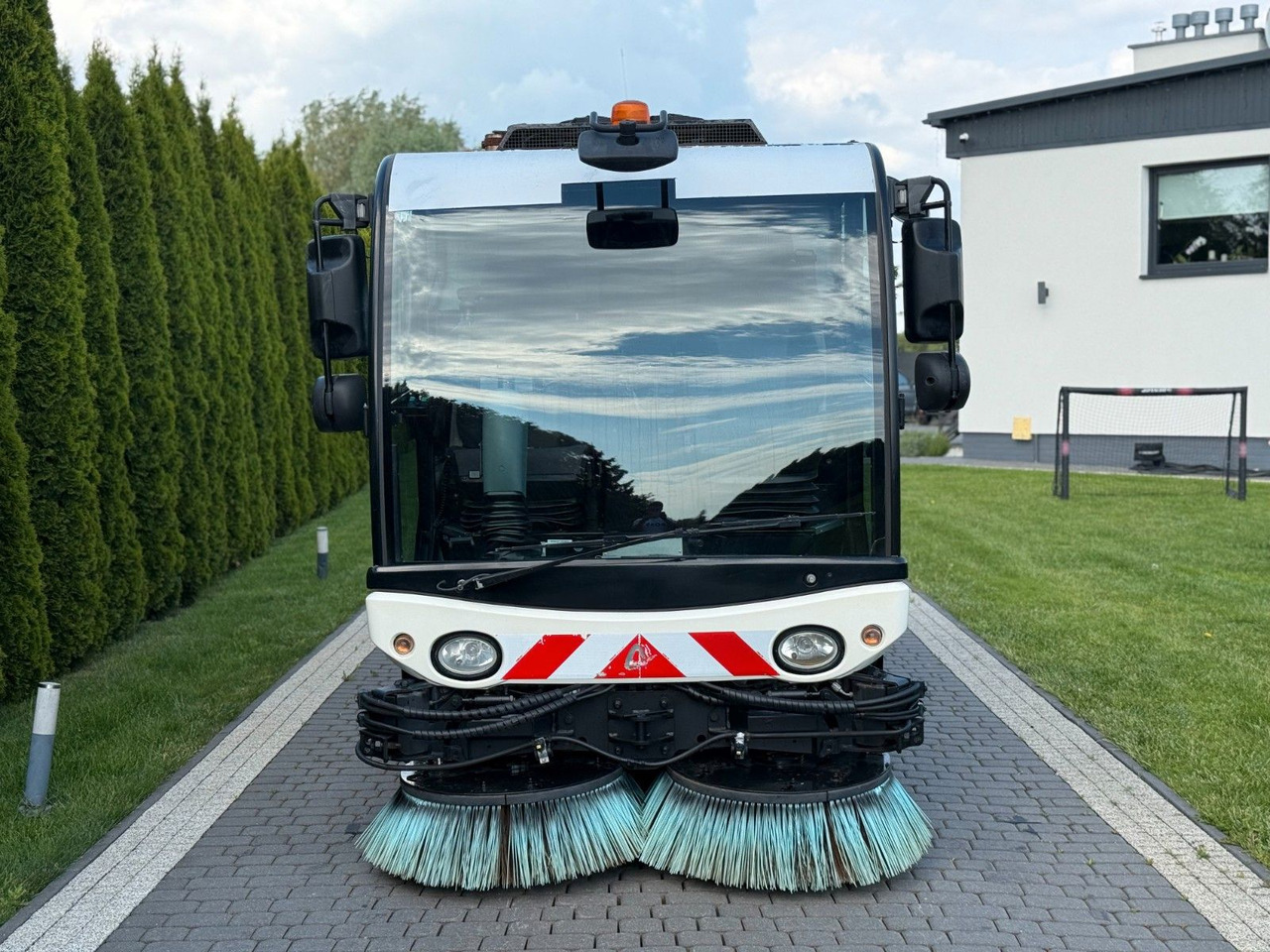 MATHIEU GRAND AZURA MC420 SWEEPER - Підмітально-прибиральна машина: фото 2 MATHIEU GRAND AZURA MC420 SWEEPER - Підмітально-прибиральна машина: фото 2