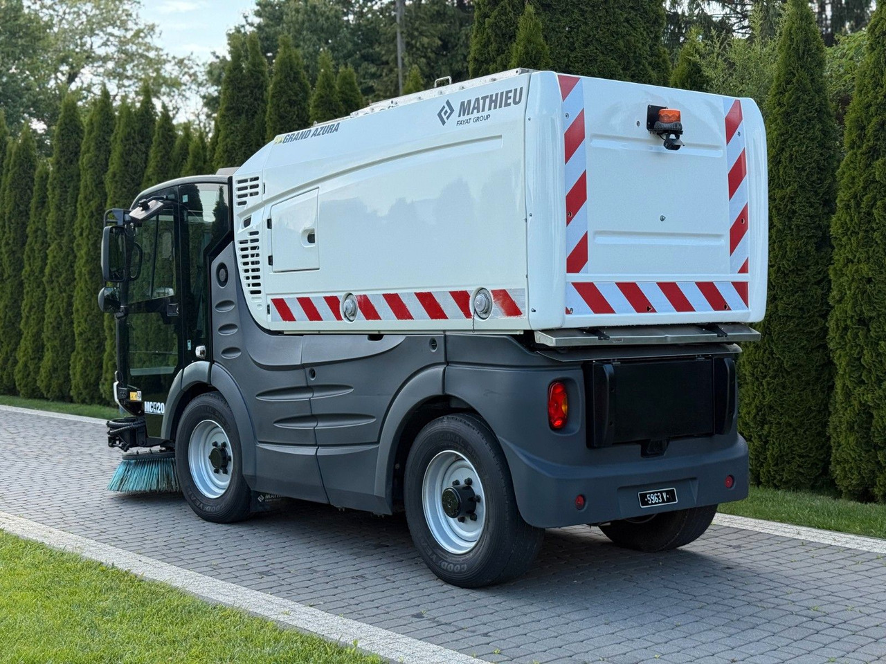 MATHIEU GRAND AZURA MC420 SWEEPER - Підмітально-прибиральна машина: фото 4 MATHIEU GRAND AZURA MC420 SWEEPER - Підмітально-прибиральна машина: фото 4