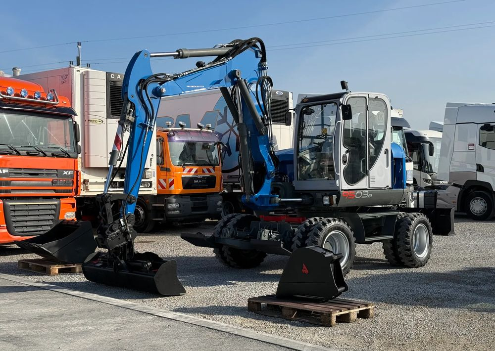 Wacker Neuson 9503-2 TRZY ŁYŻKI - Колісний екскаватор: фото 1 Wacker Neuson 9503-2 TRZY ŁYŻKI - Колісний екскаватор: фото 1