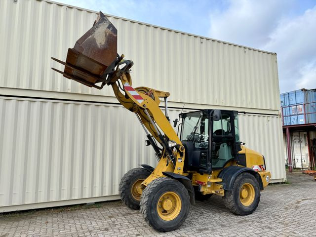 CAT 908H2 / Deutsche Maschine / Schaufel + Gabel - Колісний навантажувач: фото 2 CAT 908H2 / Deutsche Maschine / Schaufel + Gabel - Колісний навантажувач: фото 2