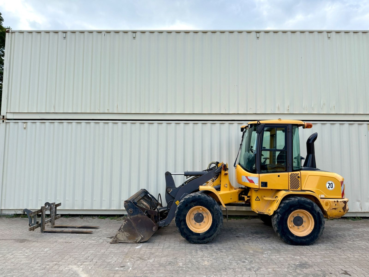 Volvo L30G / 2014 BJ / Klappschaufel + Gabel - Колісний навантажувач: фото 1 Volvo L30G / 2014 BJ / Klappschaufel + Gabel - Колісний навантажувач: фото 1