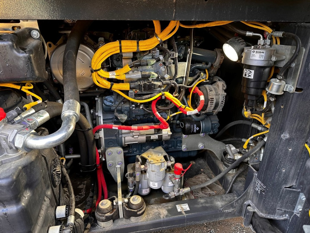 BOMAG DE BW 154 AP-5 AM - Дорожній каток: фото 4 BOMAG DE BW 154 AP-5 AM - Дорожній каток: фото 4