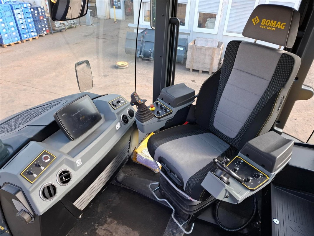BOMAG DE BW 174 AP-5 AM Hybrid Stage V/Tier 4f - Дорожній каток: фото 3 BOMAG DE BW 174 AP-5 AM Hybrid Stage V/Tier 4f - Дорожній каток: фото 3
