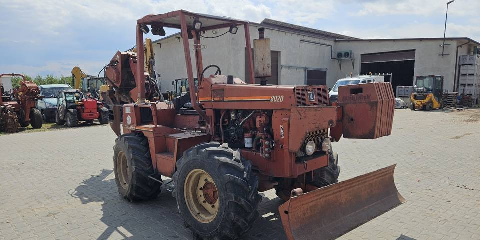 Pługoukładacz wibropług Ditch Witch 8020 układanie kabli światłowód - Будівельна техніка: фото 4 Pługoukładacz wibropług Ditch Witch 8020 układanie kabli światłowód - Будівельна техніка: фото 4