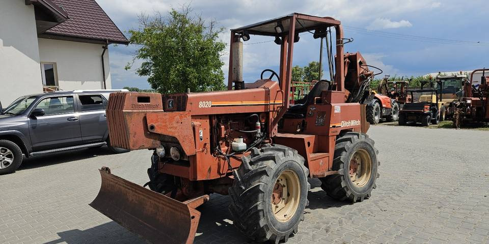 Pługoukładacz wibropług Ditch Witch 8020 układanie kabli światłowód - Будівельна техніка: фото 2 Pługoukładacz wibropług Ditch Witch 8020 układanie kabli światłowód - Будівельна техніка: фото 2