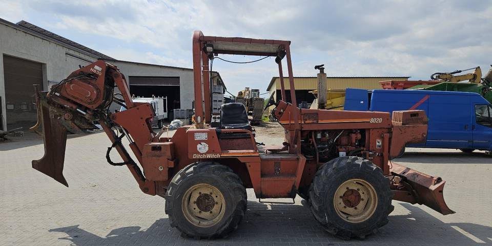 Pługoukładacz wibropług Ditch Witch 8020 układanie kabli światłowód - Будівельна техніка: фото 5 Pługoukładacz wibropług Ditch Witch 8020 układanie kabli światłowód - Будівельна техніка: фото 5