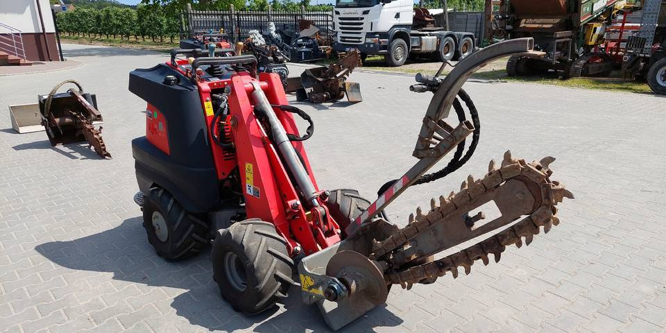 Koparka łańcuchowa miniładowarka Ditch Witch R300 wiertnica - Траншеєкопач: фото 4 Koparka łańcuchowa miniładowarka Ditch Witch R300 wiertnica - Траншеєкопач: фото 4