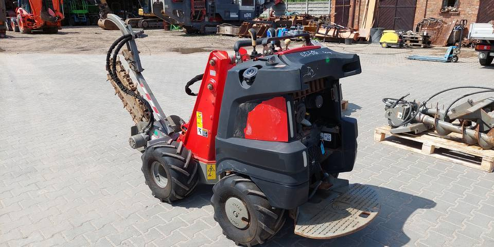 Koparka łańcuchowa miniładowarka Ditch Witch R300 wiertnica - Траншеєкопач: фото 2 Koparka łańcuchowa miniładowarka Ditch Witch R300 wiertnica - Траншеєкопач: фото 2