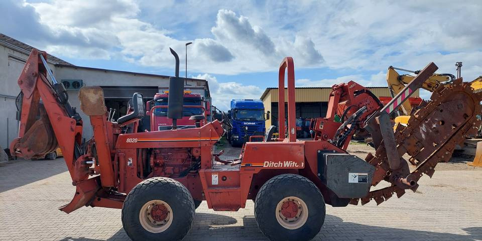 Koparka łańcuchowa pługoukładacz Ditch Witch 8020 Combo - Траншеєкопач: фото 4 Koparka łańcuchowa pługoukładacz Ditch Witch 8020 Combo - Траншеєкопач: фото 4