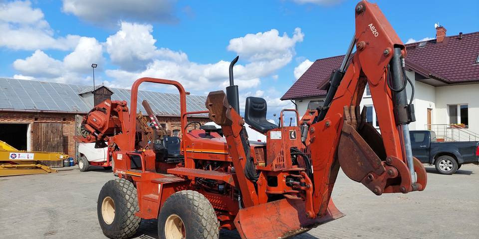 Koparka łańcuchowa pługoukładacz Ditch Witch 8020 Combo - Траншеєкопач: фото 2 Koparka łańcuchowa pługoukładacz Ditch Witch 8020 Combo - Траншеєкопач: фото 2