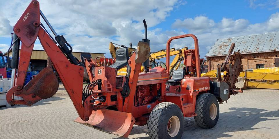 Koparka łańcuchowa pługoukładacz Ditch Witch 8020 Combo - Траншеєкопач: фото 3 Koparka łańcuchowa pługoukładacz Ditch Witch 8020 Combo - Траншеєкопач: фото 3