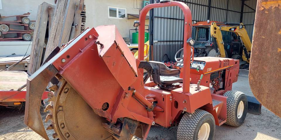 Koparka tarczowa Ditch Witch 3700DD łańcuchowa - Траншеєкопач: фото 5 Koparka tarczowa Ditch Witch 3700DD łańcuchowa - Траншеєкопач: фото 5