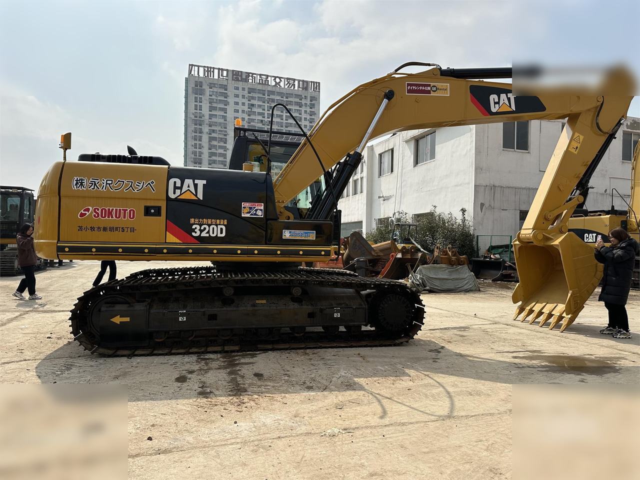 CATERPILLAR 320D - Гусеничний екскаватор: фото 1 CATERPILLAR 320D - Гусеничний екскаватор: фото 1