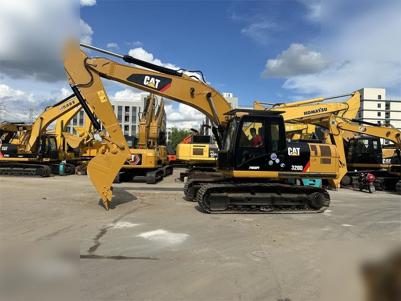 CATERPILLAR 320D - Гусеничний екскаватор: фото 1 CATERPILLAR 320D - Гусеничний екскаватор: фото 1