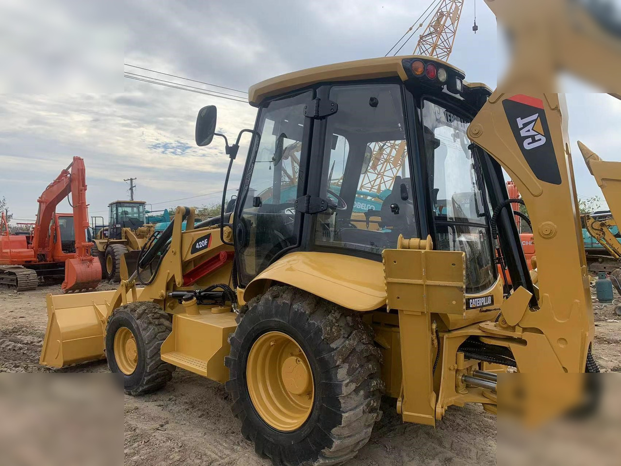 CATERPILLAR 420F - Екскаватор-навантажувач: фото 4 CATERPILLAR 420F - Екскаватор-навантажувач: фото 4