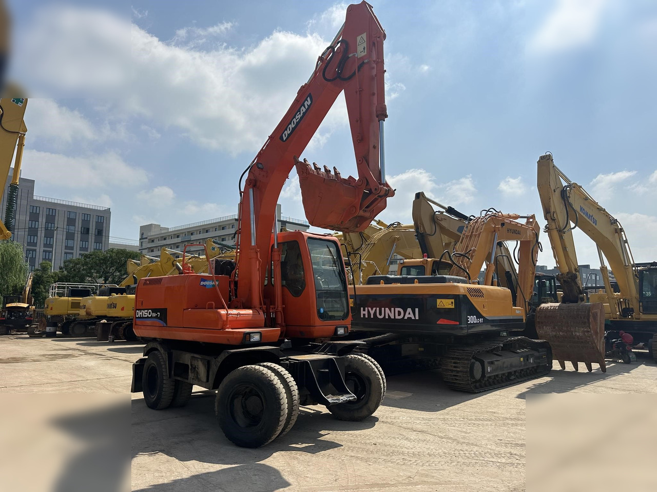 DOOSAN DH150W-7 - Колісний екскаватор: фото 4 DOOSAN DH150W-7 - Колісний екскаватор: фото 4