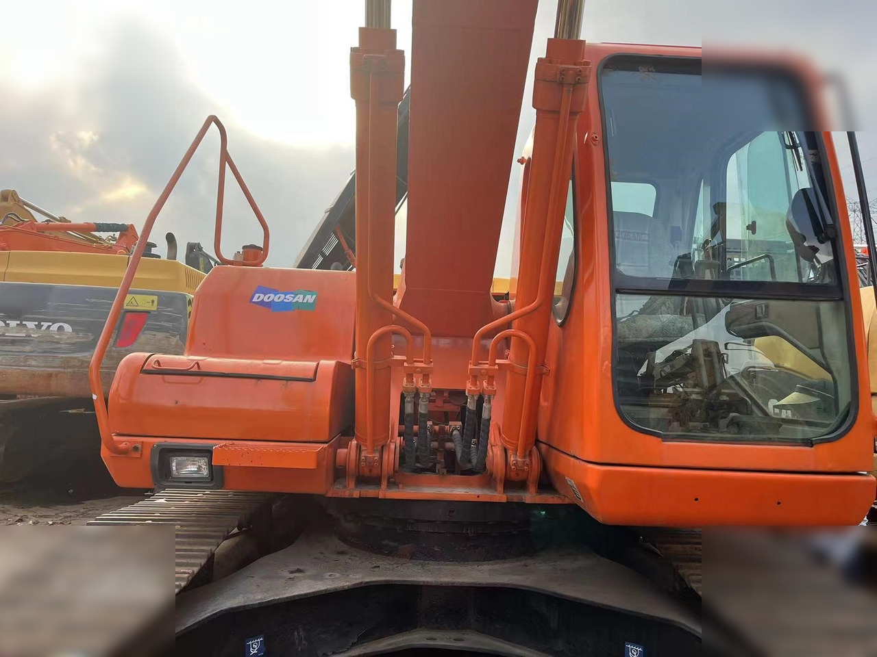 DOOSAN DH220 LC-7 - Гусеничний екскаватор: фото 2 DOOSAN DH220 LC-7 - Гусеничний екскаватор: фото 2
