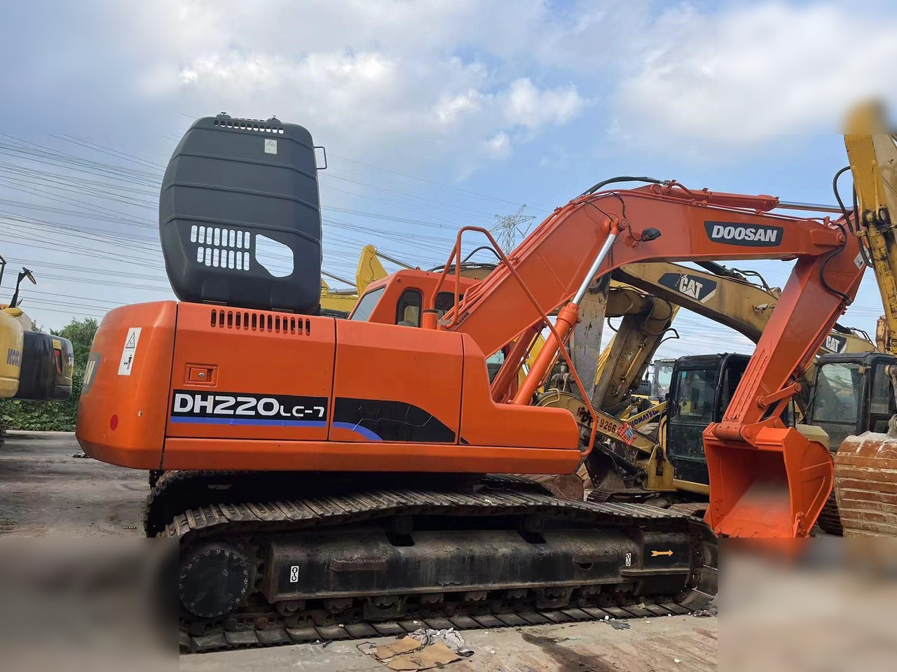 DOOSAN DH220 LC-7 - Гусеничний екскаватор: фото 1 DOOSAN DH220 LC-7 - Гусеничний екскаватор: фото 1