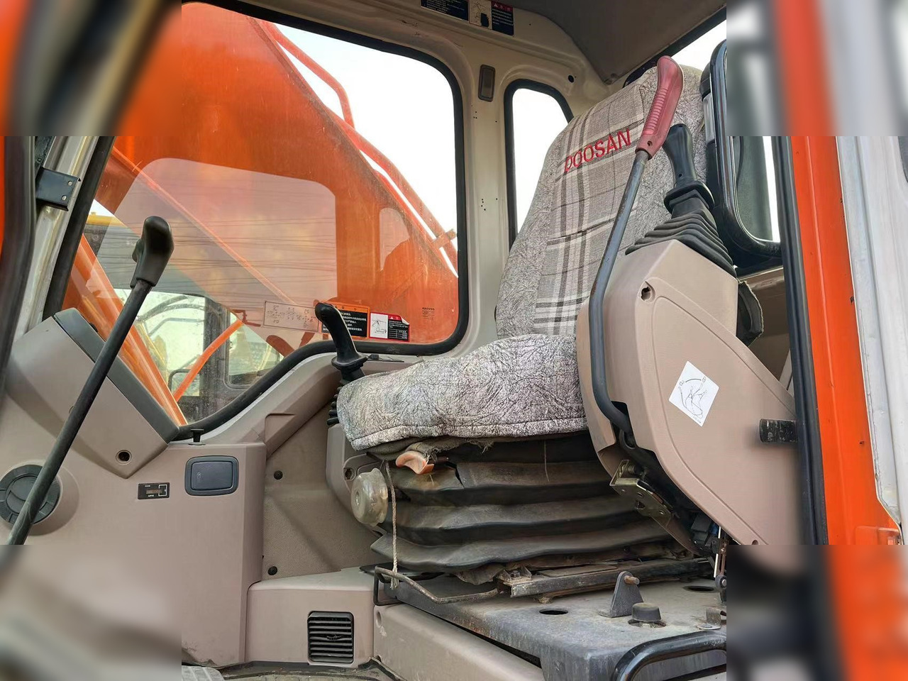 DOOSAN DH220 LC-7 - Гусеничний екскаватор: фото 4 DOOSAN DH220 LC-7 - Гусеничний екскаватор: фото 4