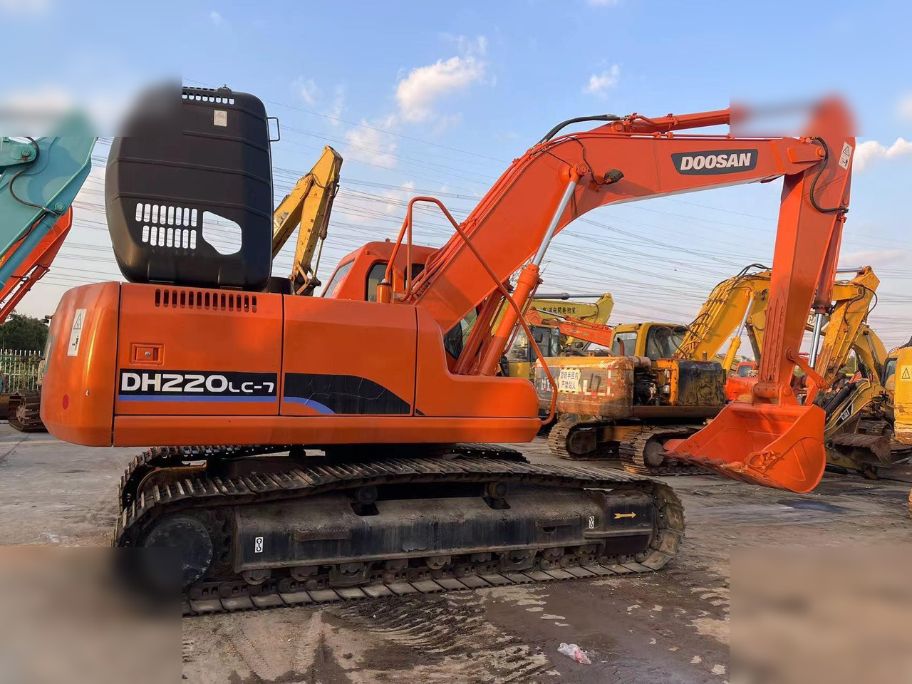 DOOSAN DH220 LC-7 - Гусеничний екскаватор: фото 2 DOOSAN DH220 LC-7 - Гусеничний екскаватор: фото 2
