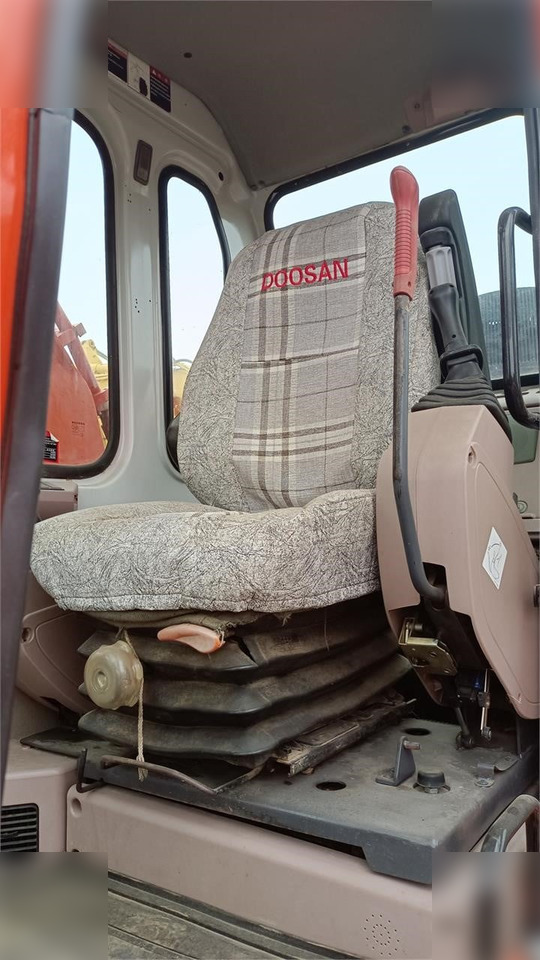 DOOSAN DH220 LC-7 - Гусеничний екскаватор: фото 4 DOOSAN DH220 LC-7 - Гусеничний екскаватор: фото 4
