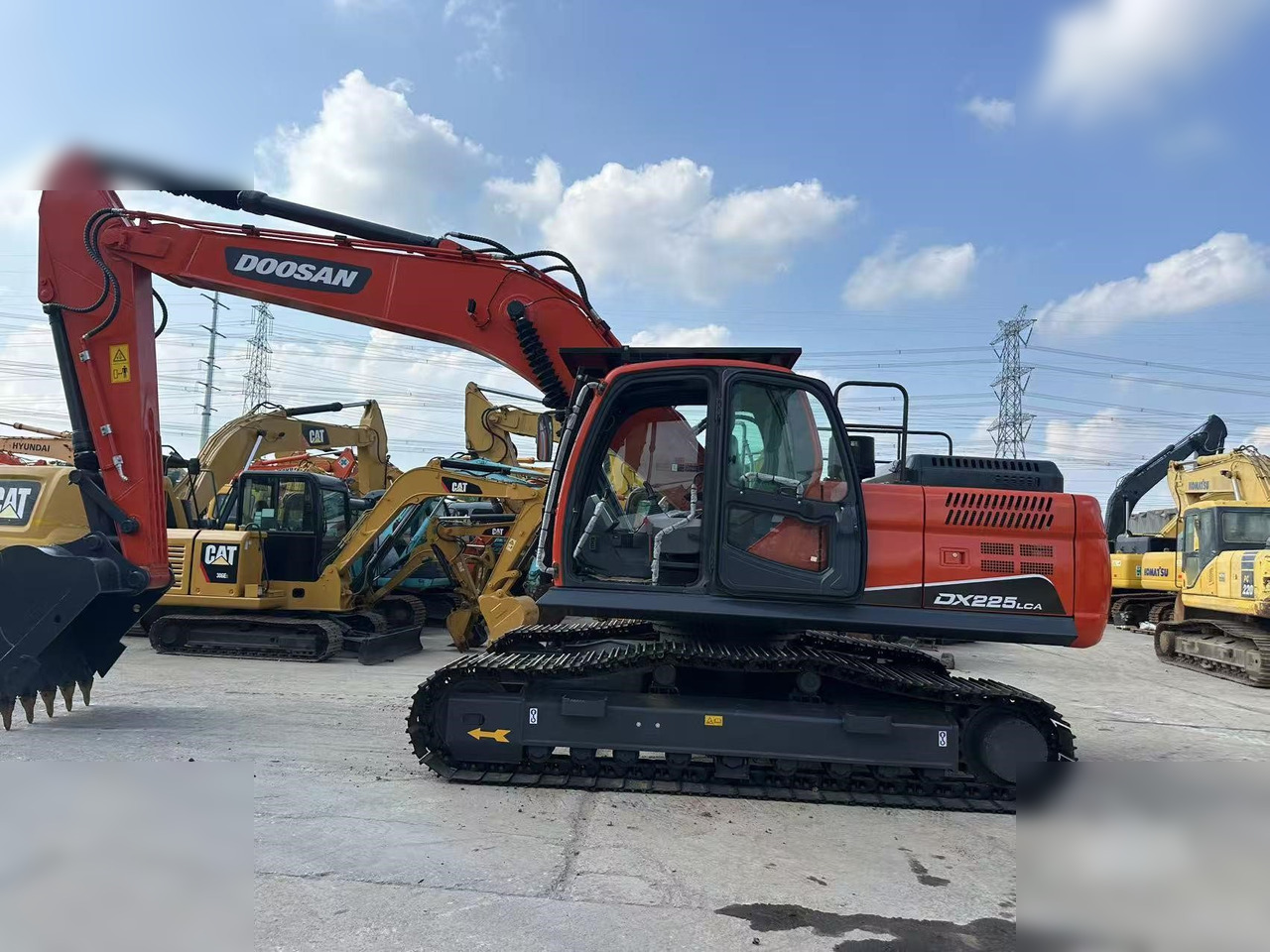 DOOSAN DX225 LCA - Гусеничний екскаватор: фото 1 DOOSAN DX225 LCA - Гусеничний екскаватор: фото 1