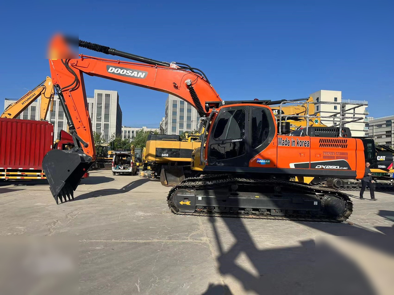 DOOSAN DX260 LC - Гусеничний екскаватор: фото 1 DOOSAN DX260 LC - Гусеничний екскаватор: фото 1