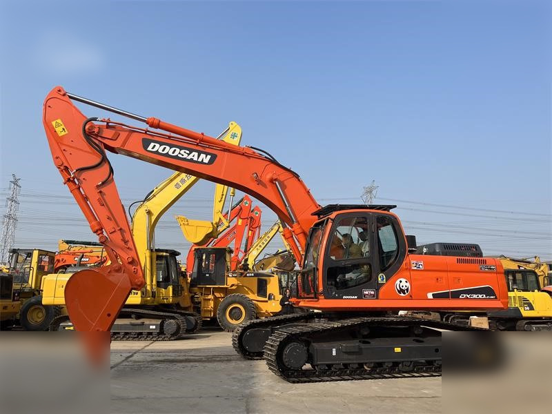 DOOSAN DX300 LC-9C - Гусеничний екскаватор: фото 1 DOOSAN DX300 LC-9C - Гусеничний екскаватор: фото 1