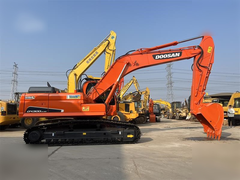 DOOSAN DX300 LC-9C - Гусеничний екскаватор: фото 2 DOOSAN DX300 LC-9C - Гусеничний екскаватор: фото 2