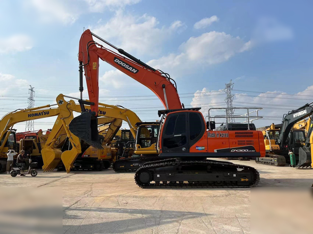 DOOSAN DX300 LCA - Гусеничний екскаватор: фото 1 DOOSAN DX300 LCA - Гусеничний екскаватор: фото 1