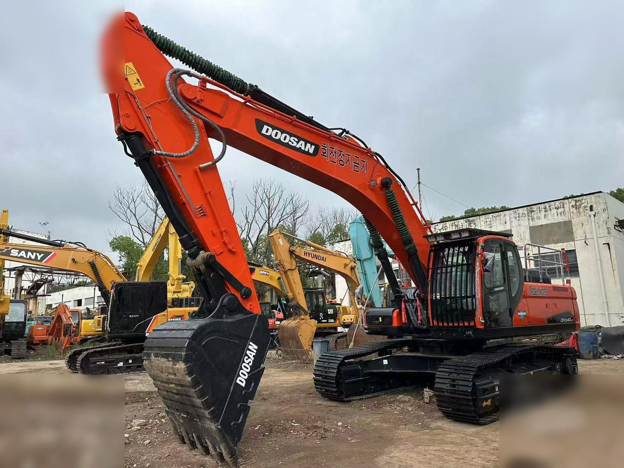 DOOSAN DX340 LC - Гусеничний екскаватор: фото 1 DOOSAN DX340 LC - Гусеничний екскаватор: фото 1
